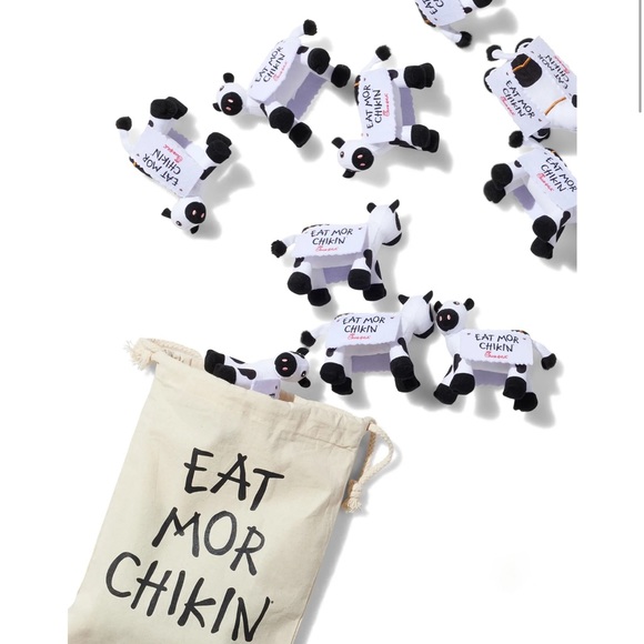 ⚡️SALE! 🐄 Chick-fil-a Plush Cow Bundle - Picture 6 of 7